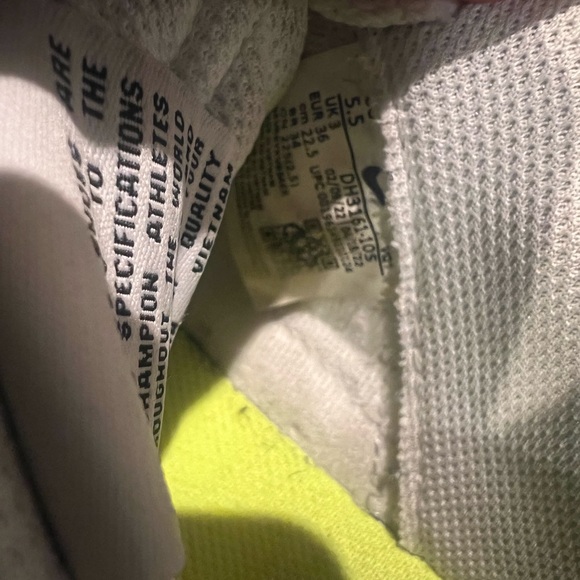 LOW TOP NIKE SHOES - Picture 6 of 6